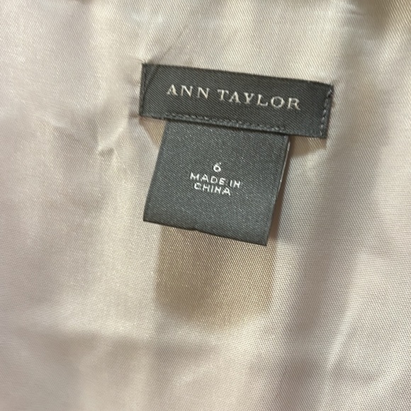 Ann Taylor 100% silk poppy dress size 6. Side zip. Cap sleeves. Beautiful. - Picture 2 of 3